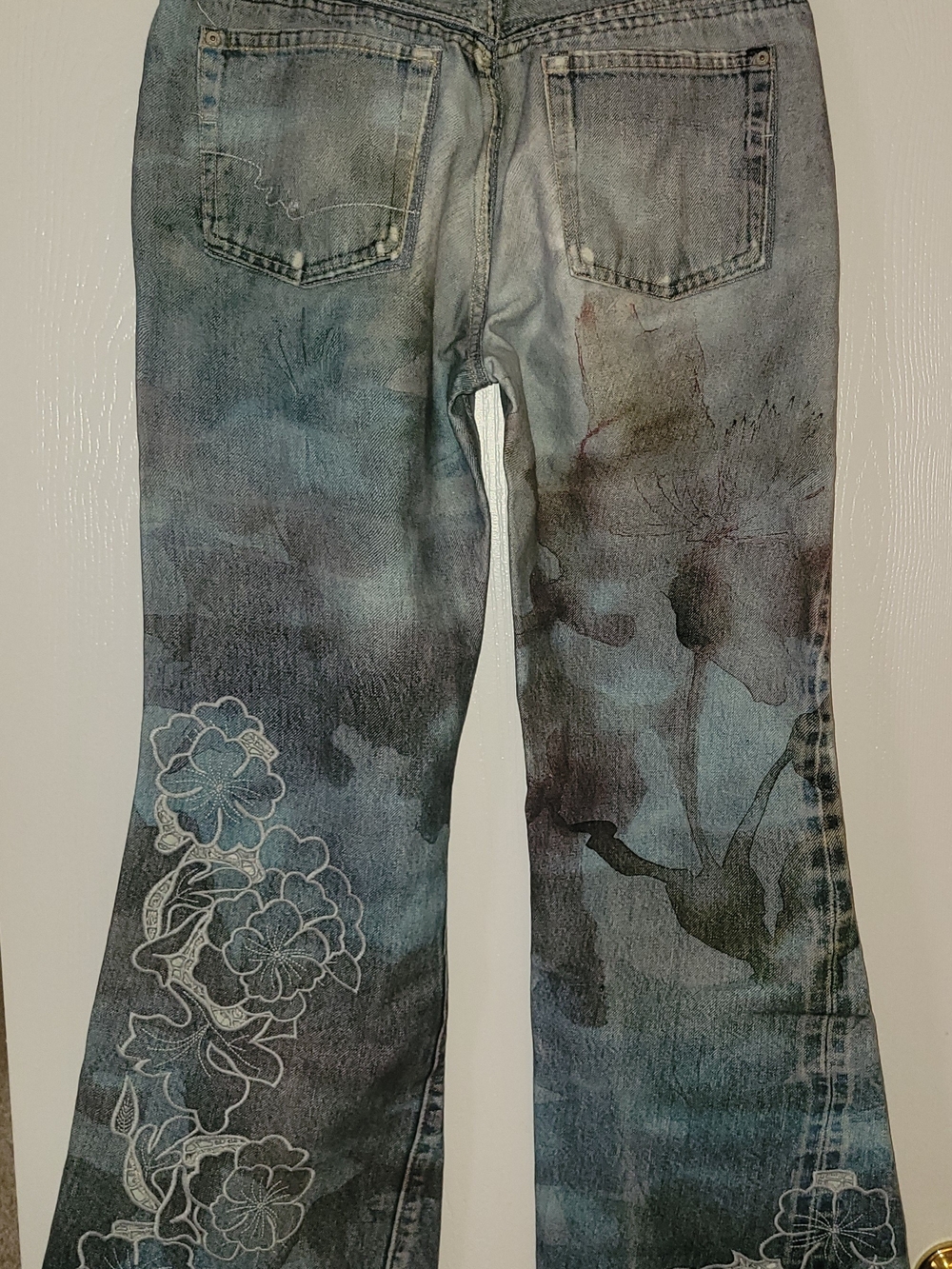 Free People Blue Floral Watercolor Wide Leg Jeans. Size 29 Rise 10.5 Inseam 31 - Picture 4 of 4